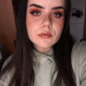 Meet your Posher, Camille